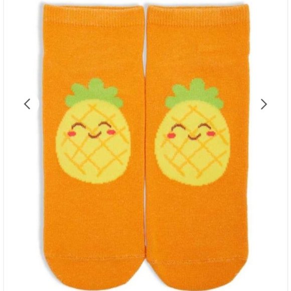 Forever 21 Accessories - ❣️3/$15❣️ SMILING PINEAPPLE  Ankle Socks